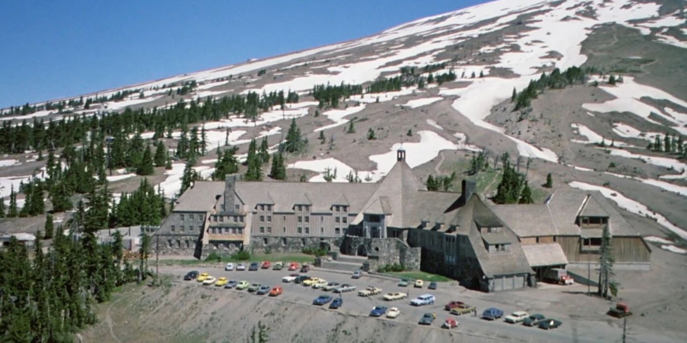 Foto awal Overlook Hotel dari The Shining (sebenarnya Timberline Lodge di Mount Hood di Oregon)