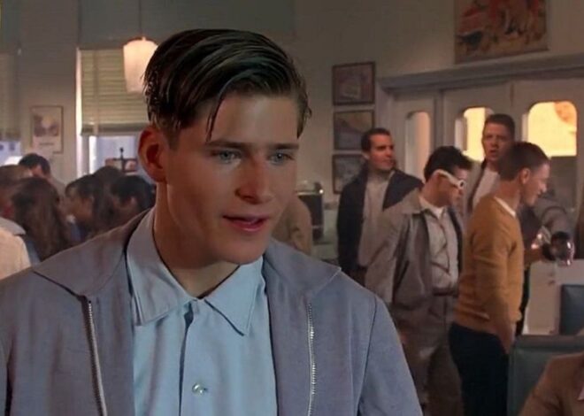 Ending Back To The Future yang Tidak Terpakai Akan Benar-Benar Menghancurkan George McFly