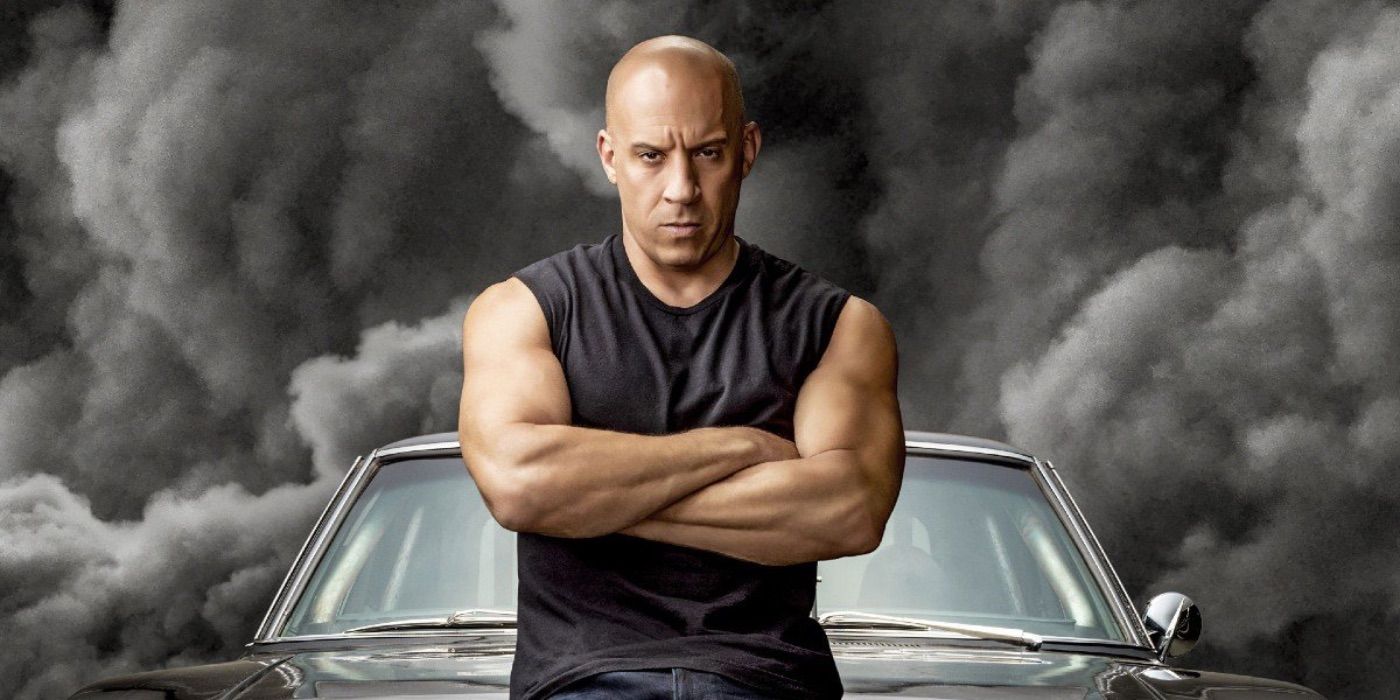 Dominic Toretto menyilangkan tangannya di depan asap hitam dari Fast & Furious 