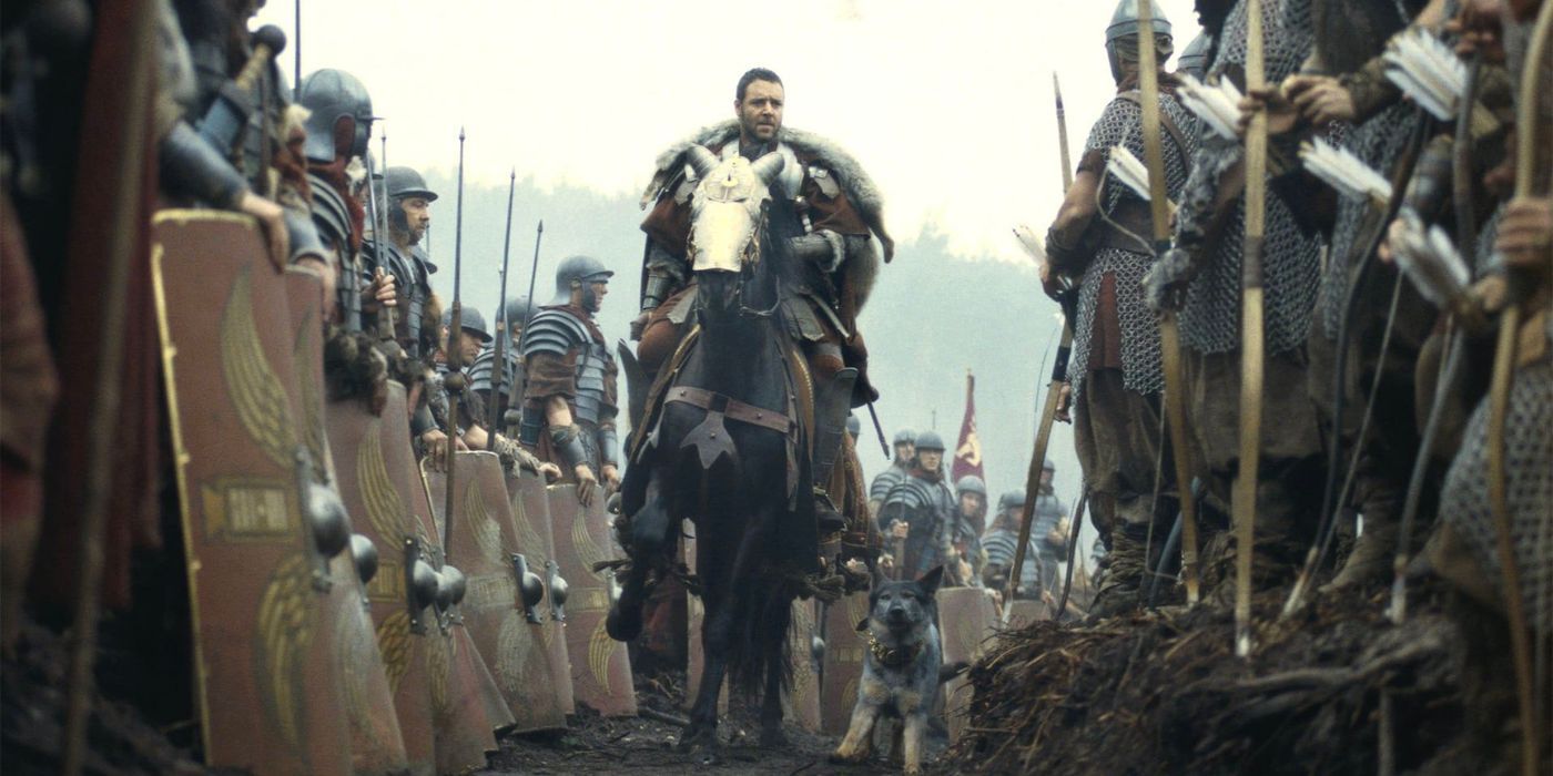 Russell Crowe sebagai Maximus menunggang kuda di Gladiator