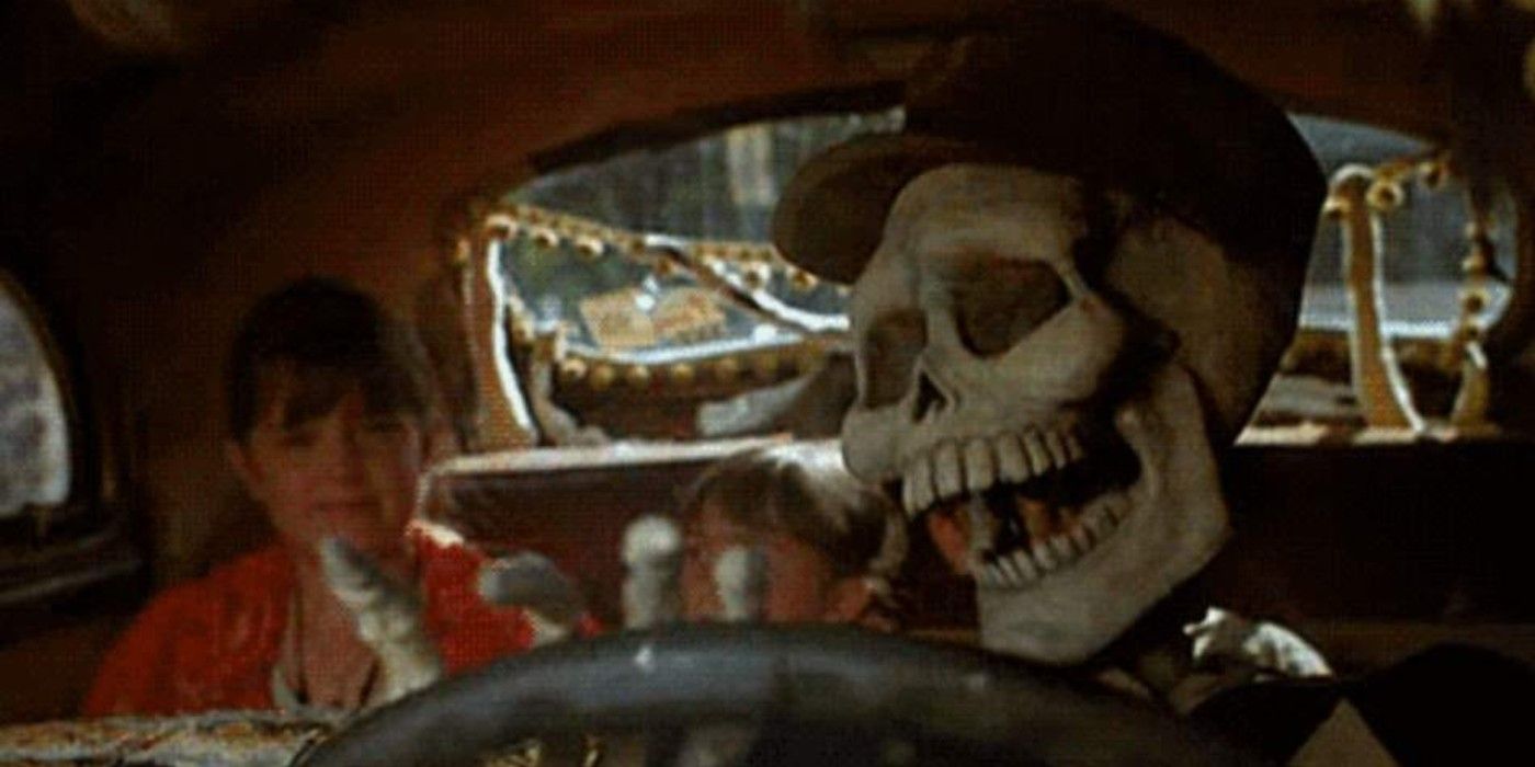 Benny the Skeleton di Halloweentown mengendarai Pipers