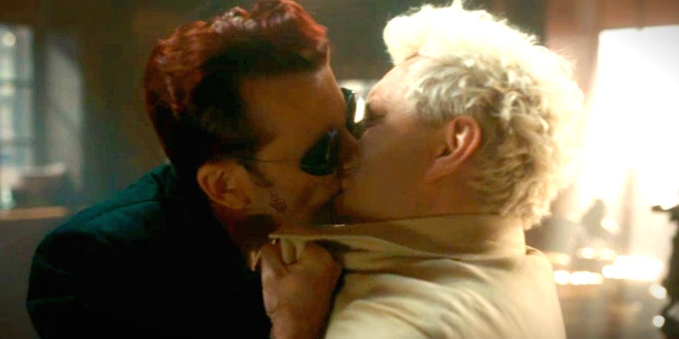 Crowley dan Aziraphale berciuman di Good Omens musim 2