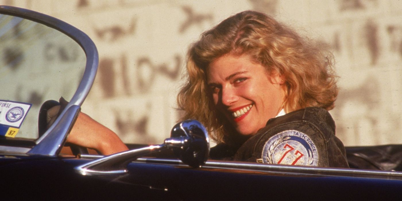 Kelly McGillis sebagai Charlie di Top Gun mengendarai mobil