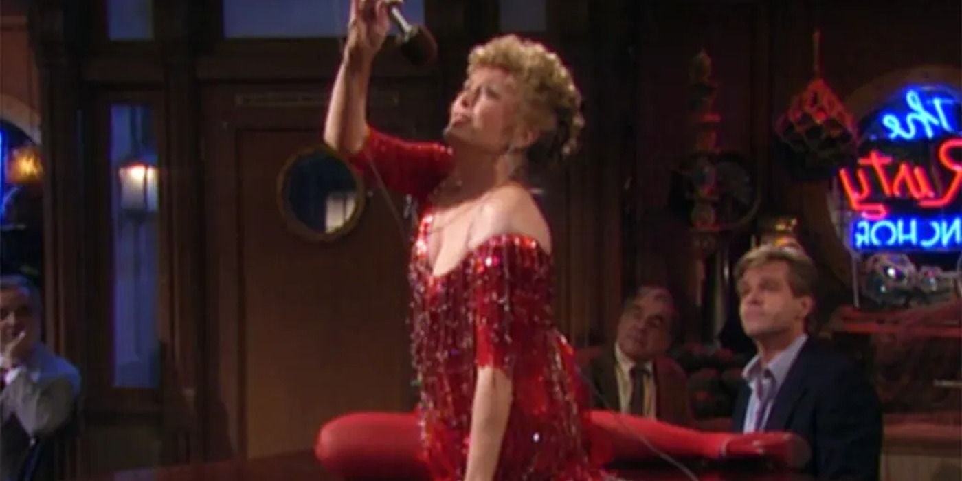 Blanche dalam gaun merah di The Golden Girls