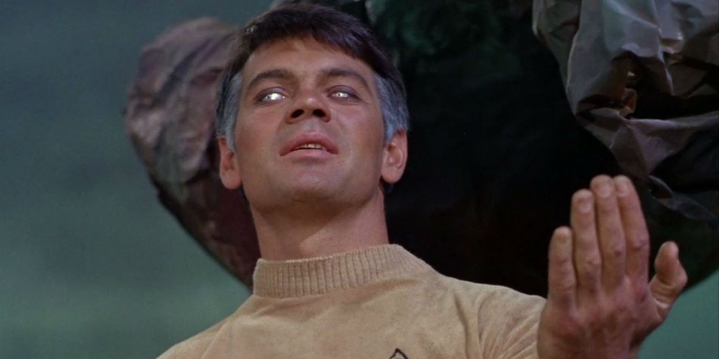 Gary Mitchell dengan tangannya memberi isyarat di Star Trek