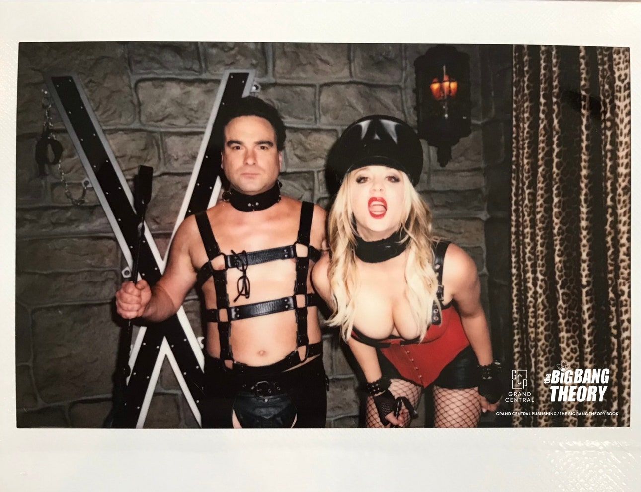 Adegan penjara bawah tanah seksi Johnny dan Kaley di The Big Bang Theory