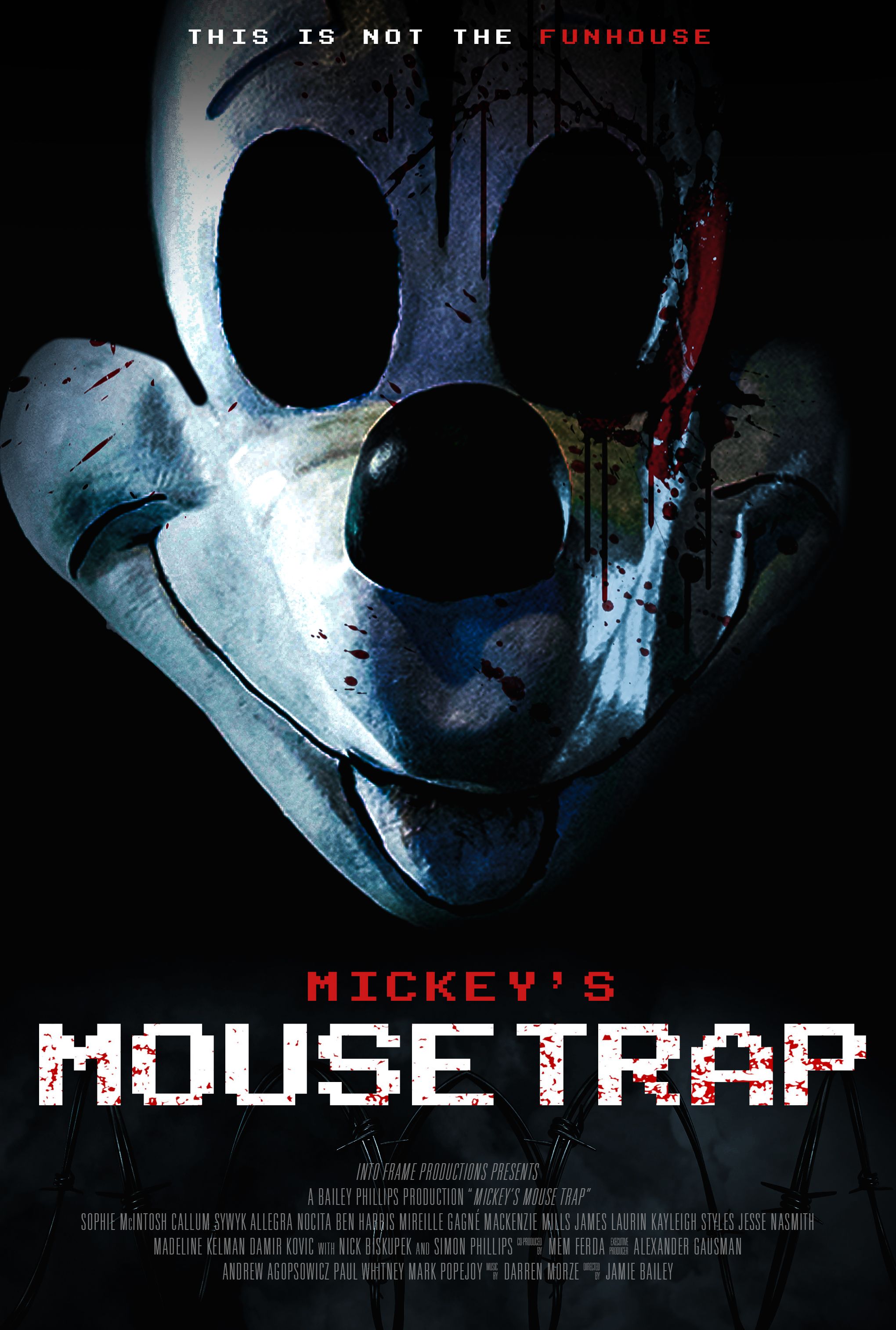 Poster Film Perangkap Tikus Mickey Menampilkan Pembunuh yang Mengenakan Topeng Mickey Mouse Berdarah